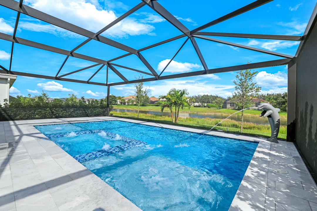 2253 Avocado Ln, Naples, FL 34120