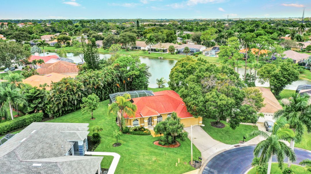 707 Teton Ct, Naples, FL 34104