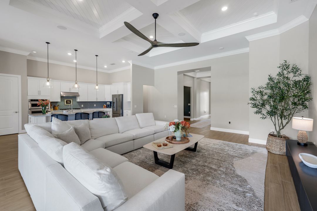 9151 Snowy Owl Wy, Naples, FL 34120