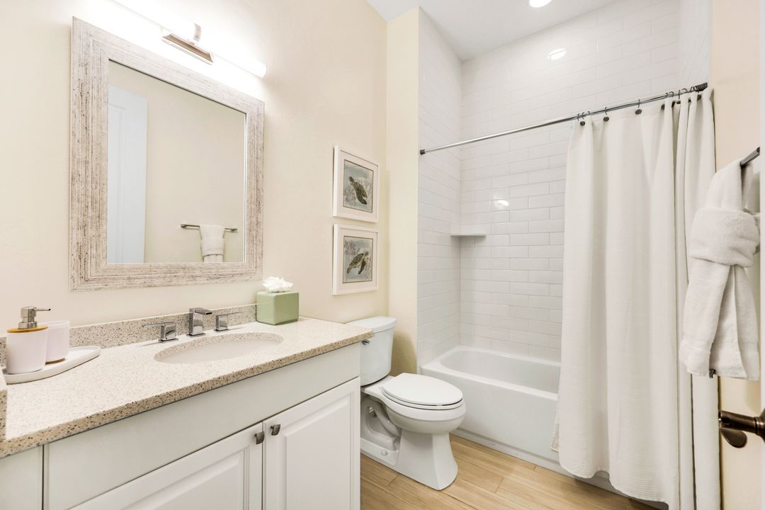 800 Breakaway Ln #203, Naples, FL 34108