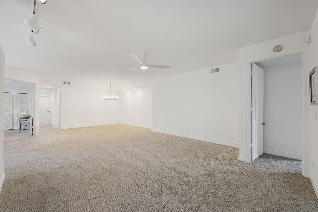 515 Laguna Royale Blvd  #102, Naples, FL 34119