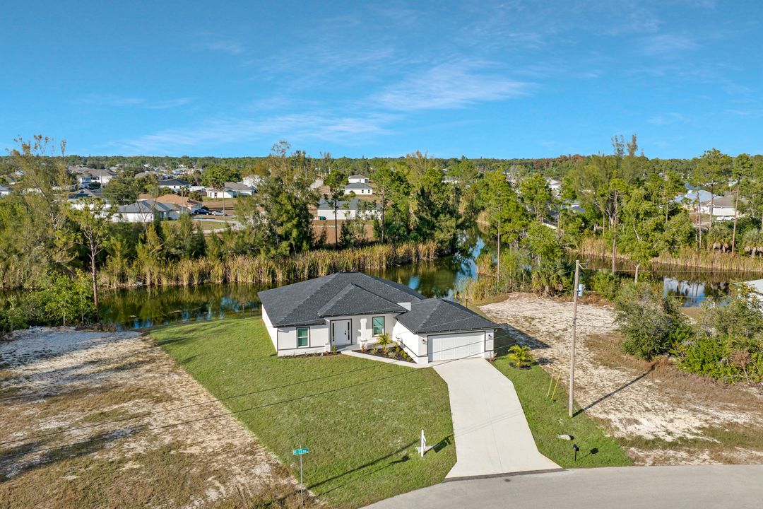 2303 NE 39th St, Cape Coral, FL 33909