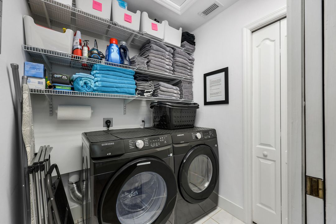 6585 Castlelawn Pl, Naples, FL 34113