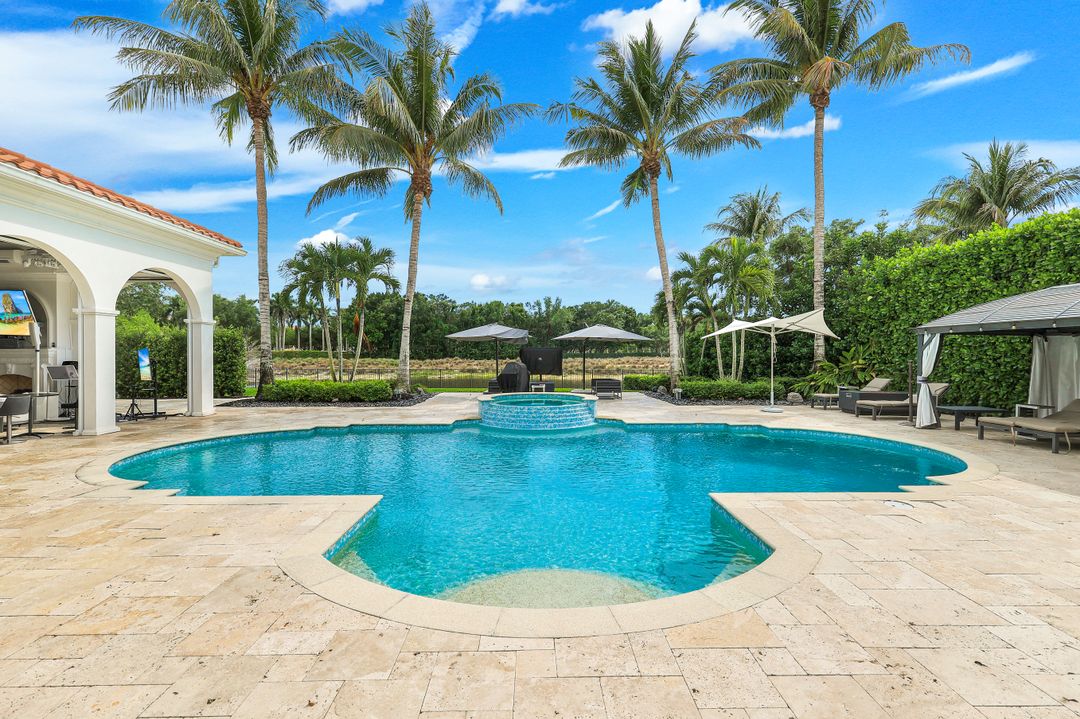 2885 Escada Ct, Naples, FL 34109