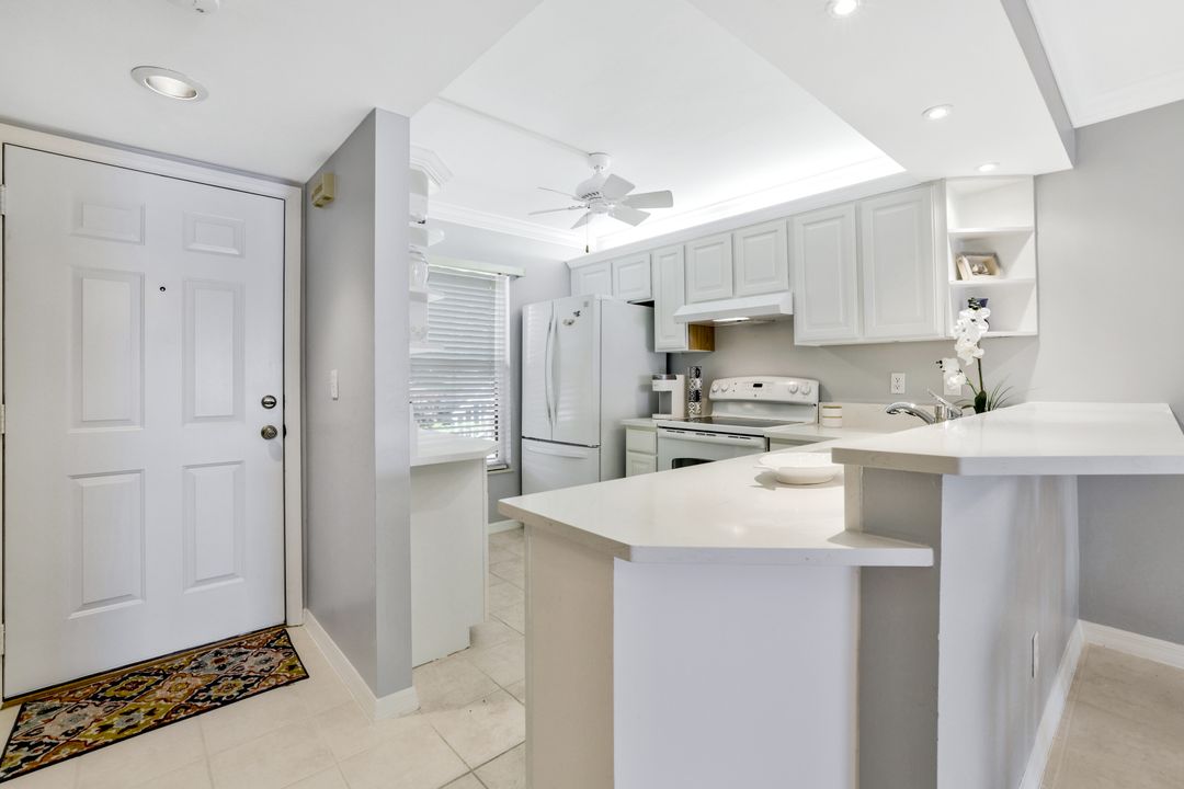 1045 Mainsail Dr #402, Naples, FL 34114