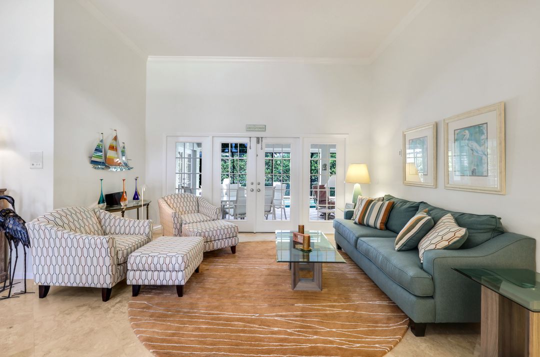 717 Pine Creek Ln, Naples, FL 34108