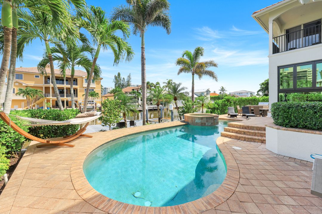 155 Heron Ave, Naples, FL 34108