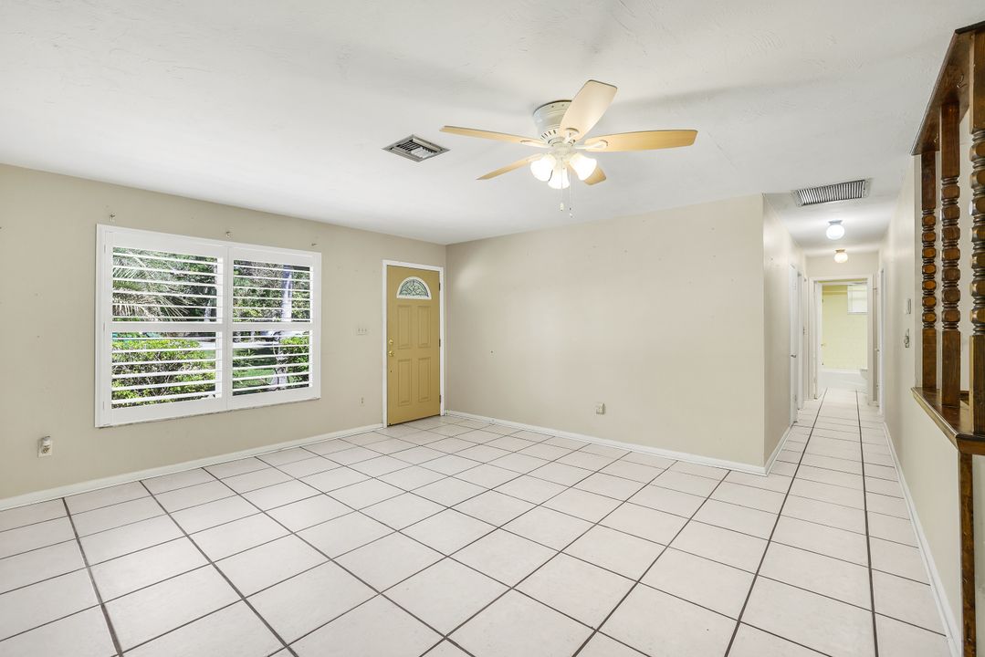 5290 Cypress Ln, Naples, FL 34113