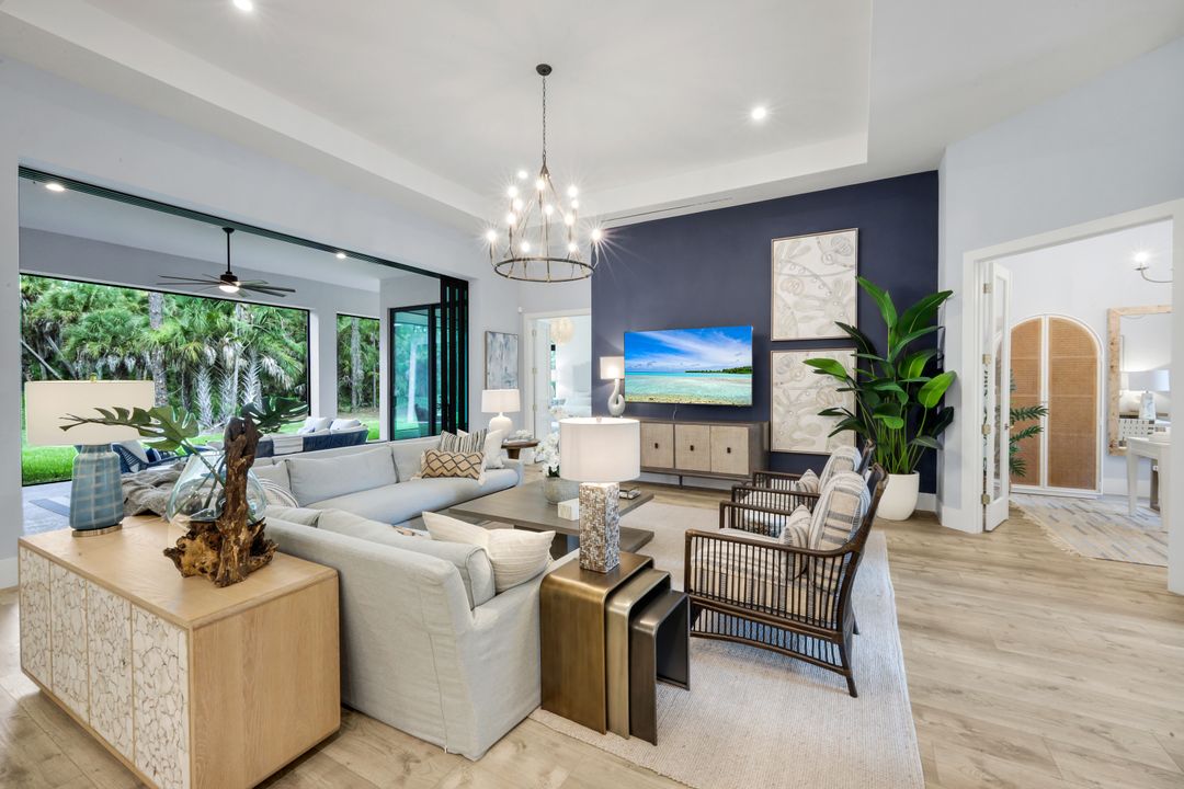933 11th St SW, Naples, FL 34117