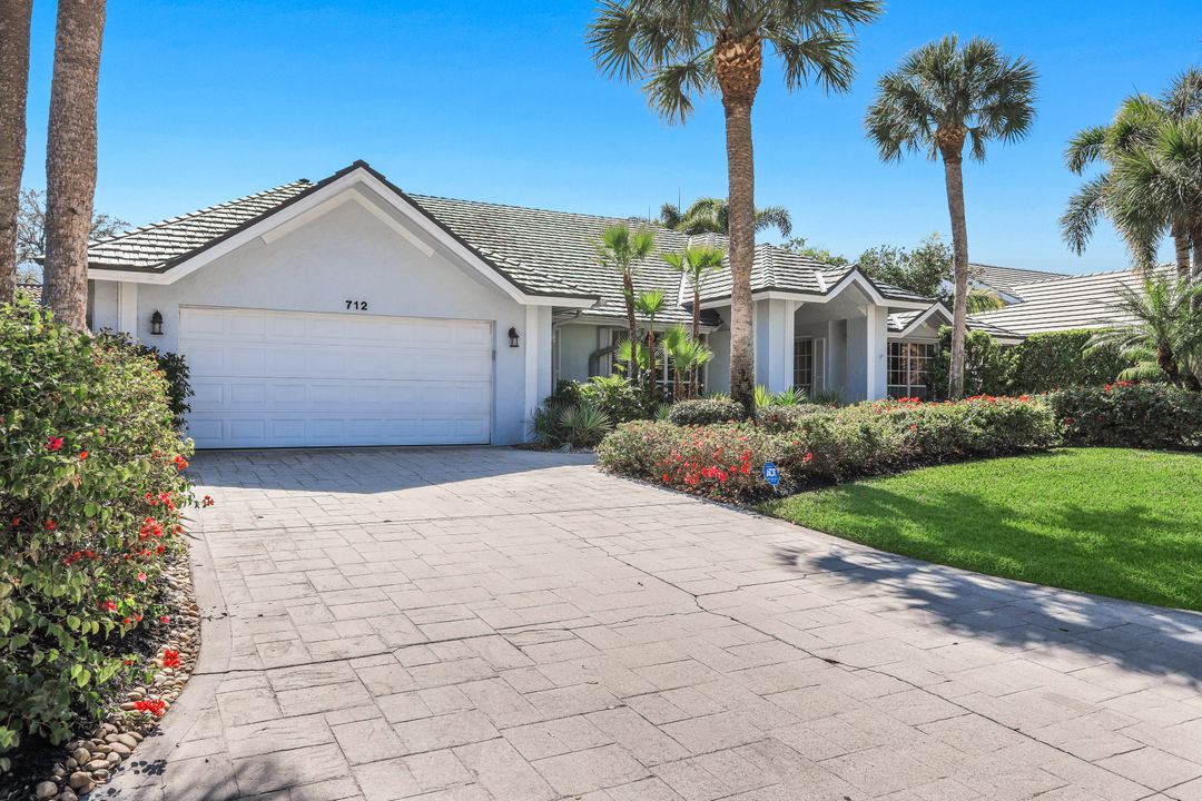 712 Pine Creek Ln, Naples, FL 34108