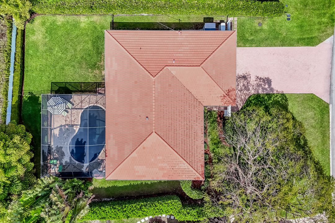 87 Burning Tree Dr, Naples, FL 34105