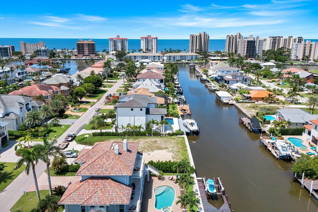 273 Egret Ave, Naples, FL 34108