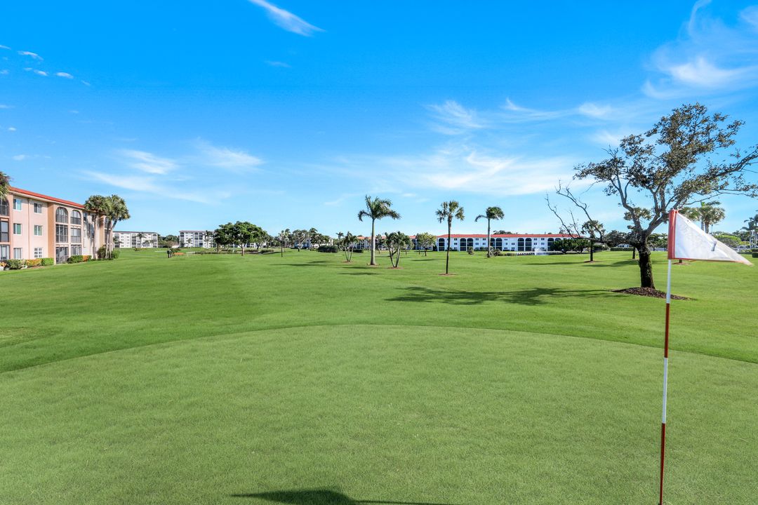 9 High Point Cir N #208, Naples, FL 34103