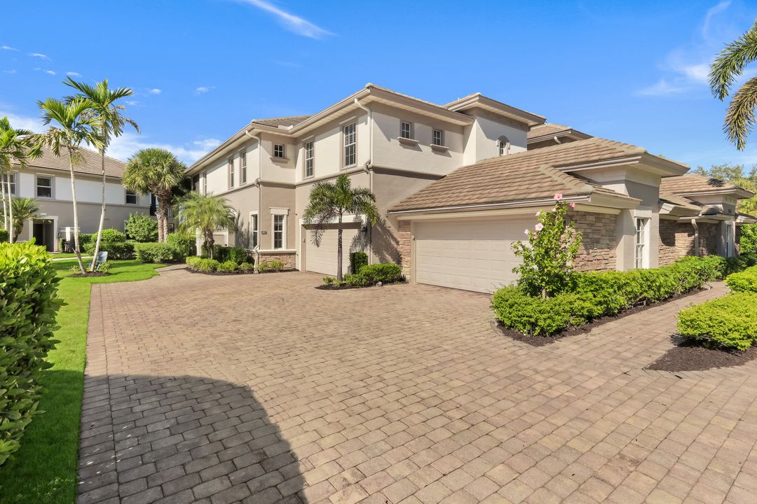 8771 Coastline Ct #201, Naples, FL 34120