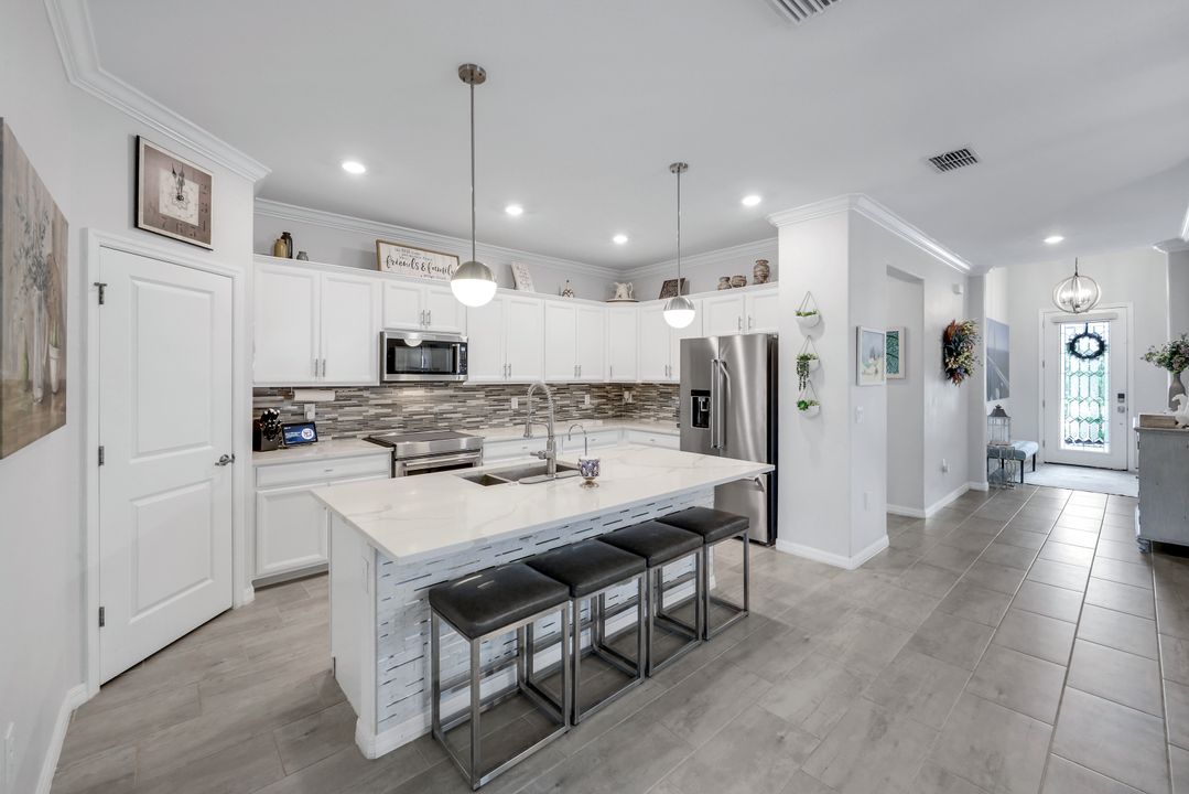 2193 Clementine St, Naples, FL 34120