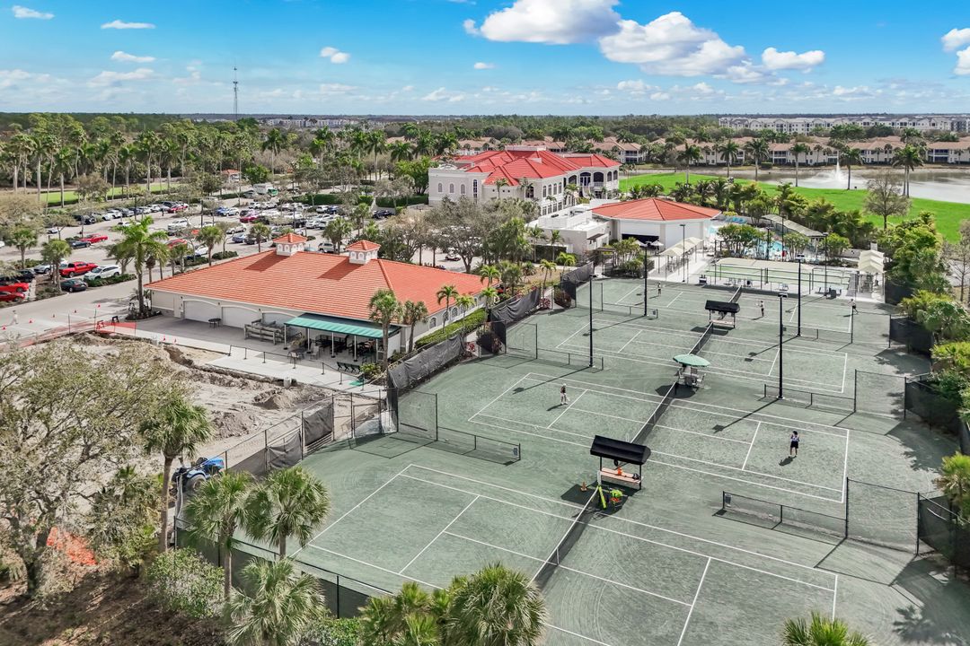 4843 Hampshire Ct #105, Naples, FL 34112