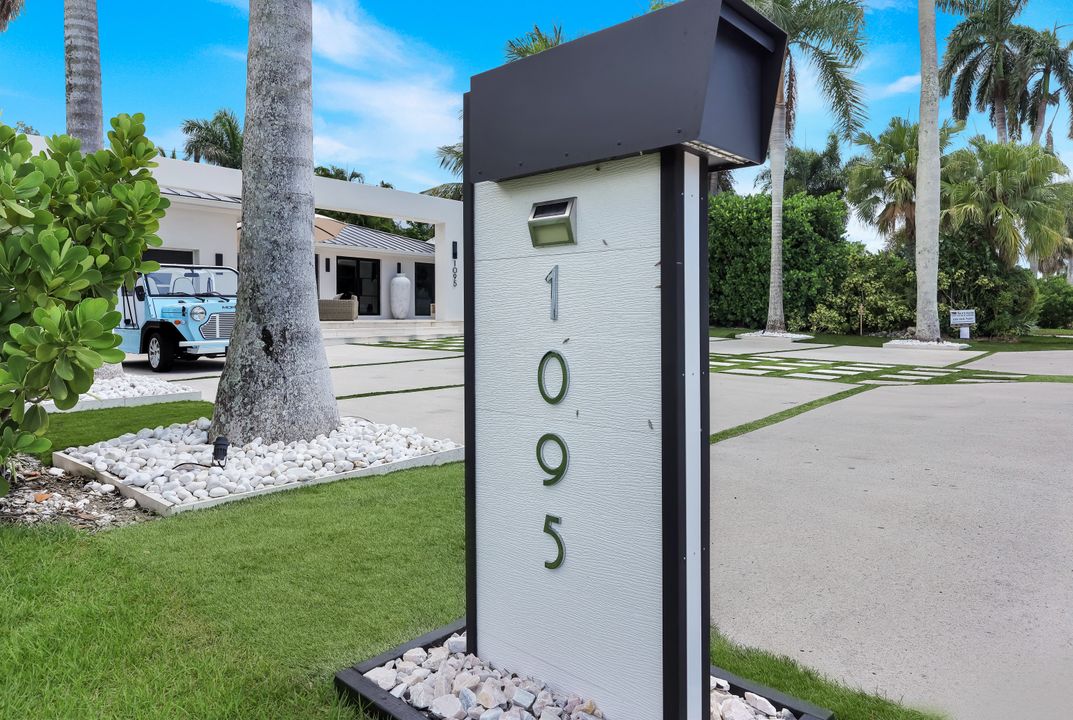 1095 Sandpiper St, Naples, FL 34102