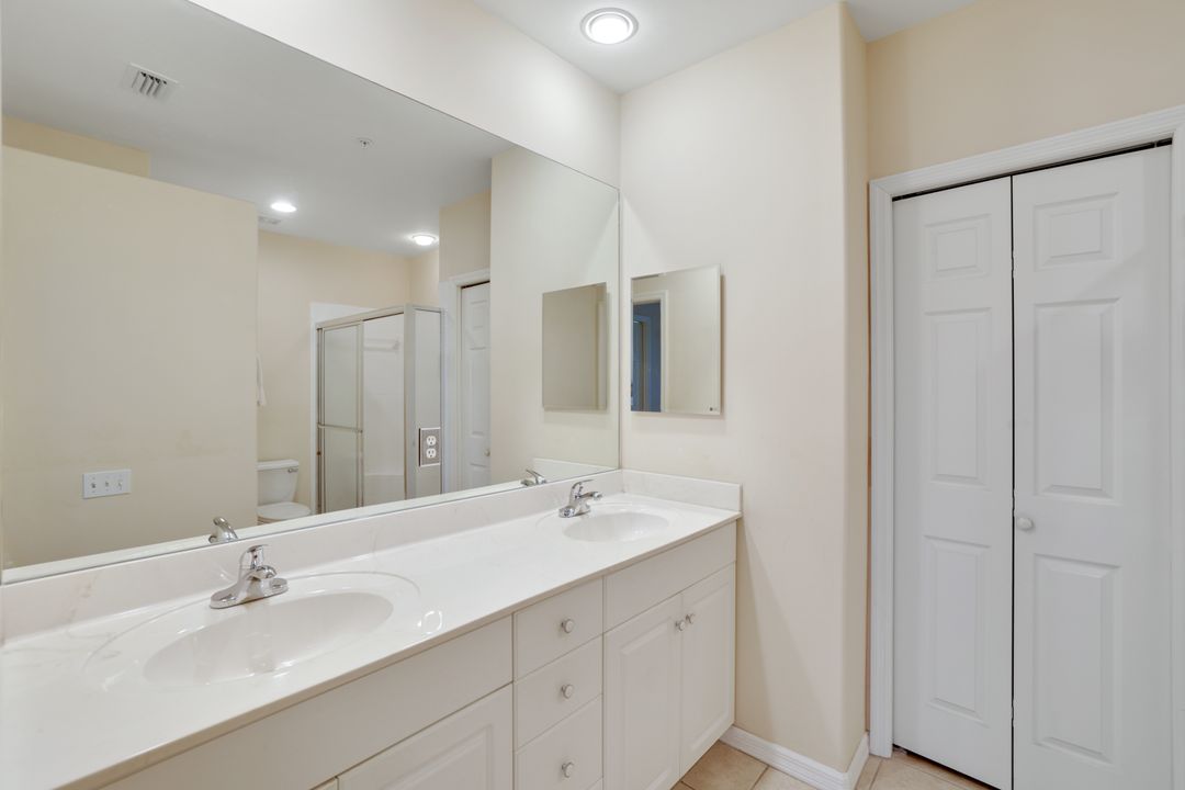 8247 Parkstone Pl #305, Naples, FL 34120