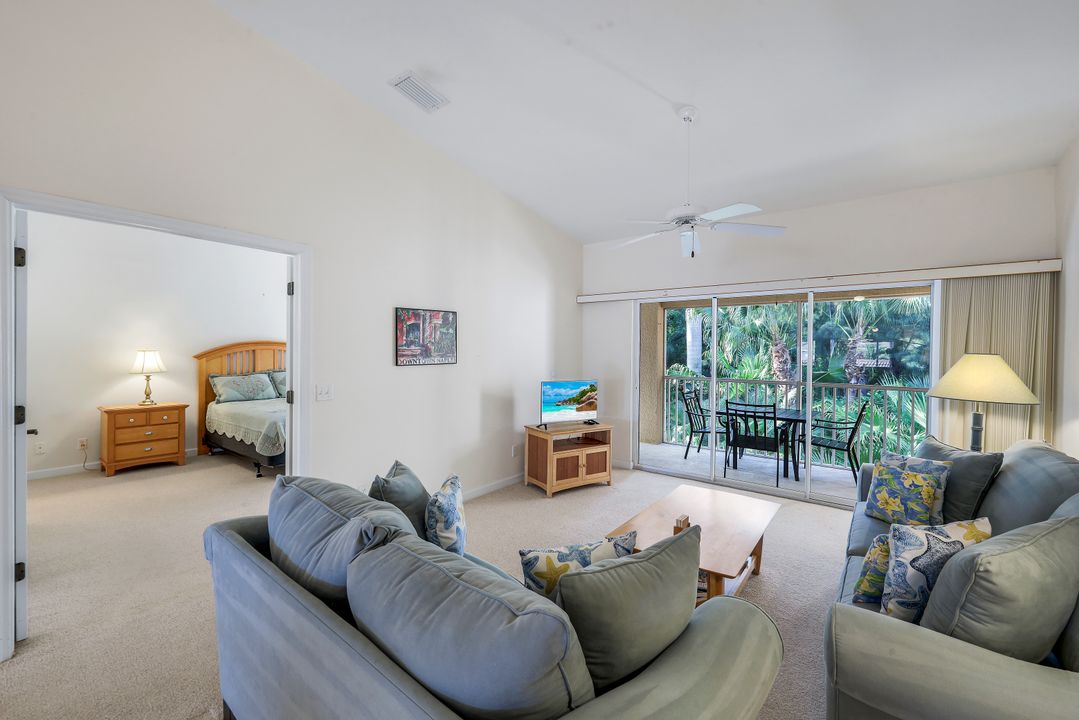 1660 Windy Pines Dr #4, Naples, FL 34112