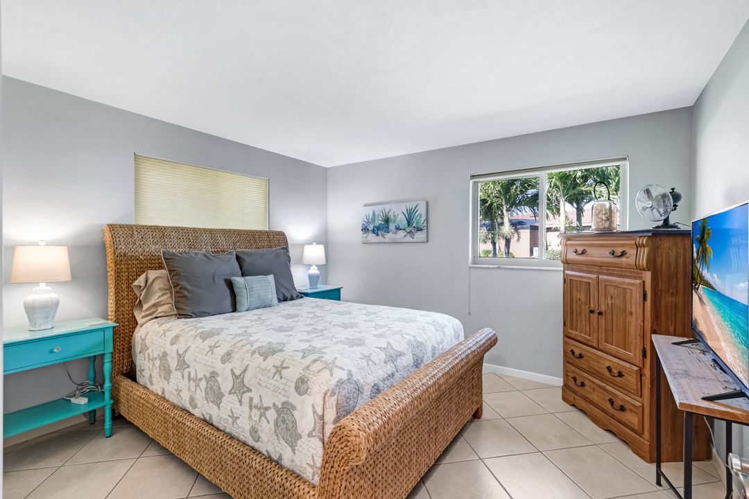 4305 SE 1st Ave, Cape Coral, FL 33904