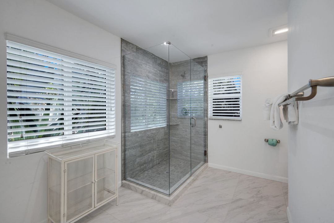 673 E Rocks Dr, Sanibel, FL 33957