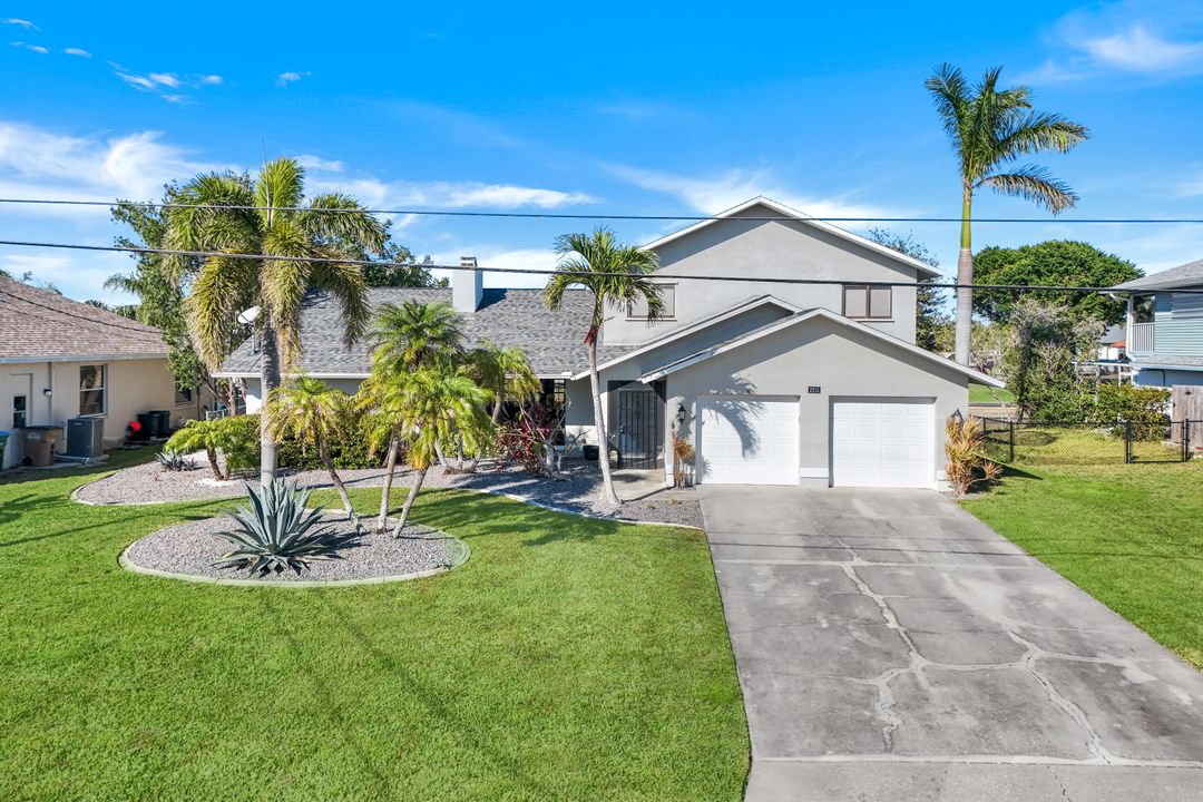 2215 SE 15th St, Cape Coral, FL 33990