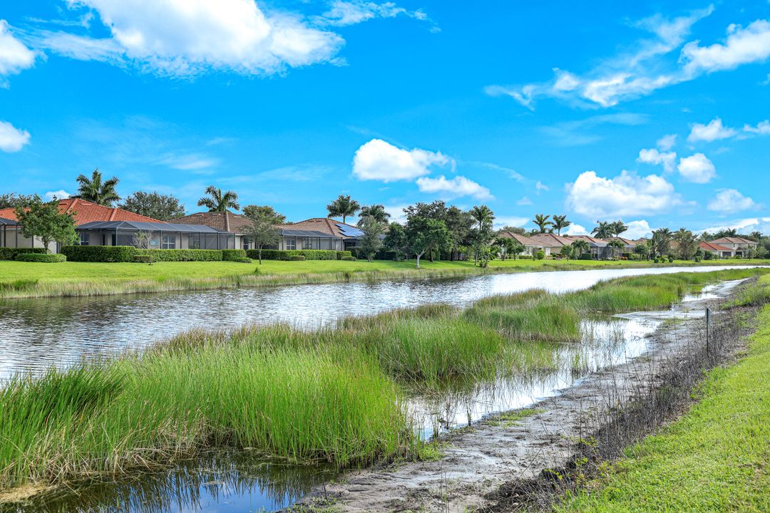 2253 Avocado Ln, Naples, FL 34120