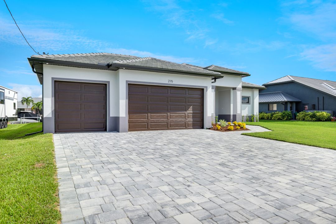 215 SW 37th Ln, Cape Coral, FL 33914