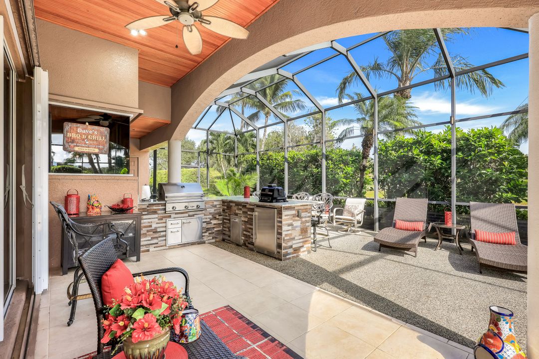 5926 Amberwood Dr, Naples, FL 34110