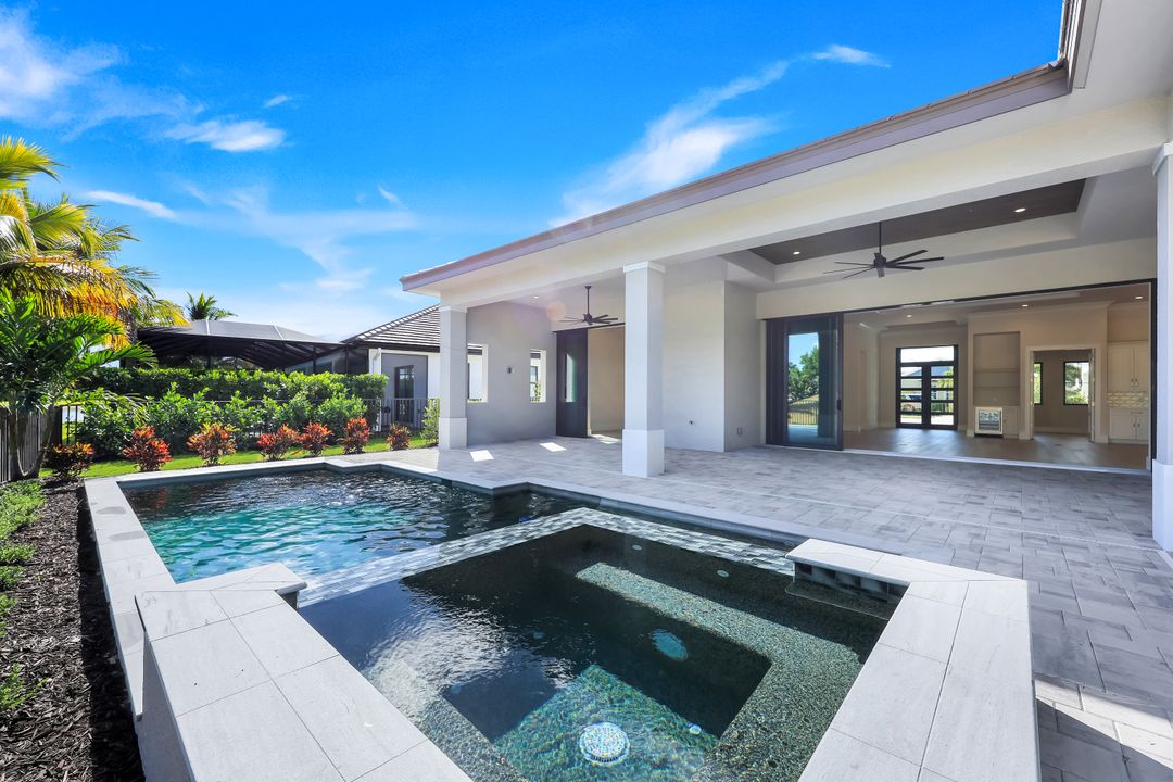 14282 Charthouse Cir, Naples, FL 34114