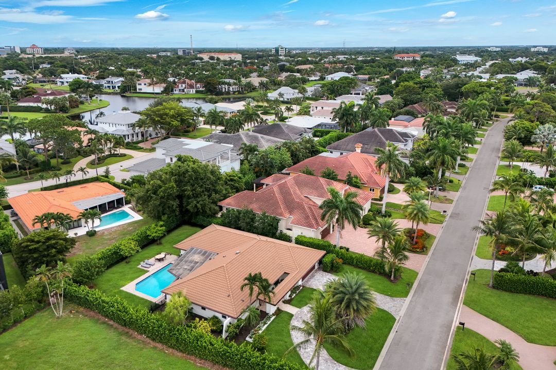 517 Parkwood Ln, Naples, FL 34103