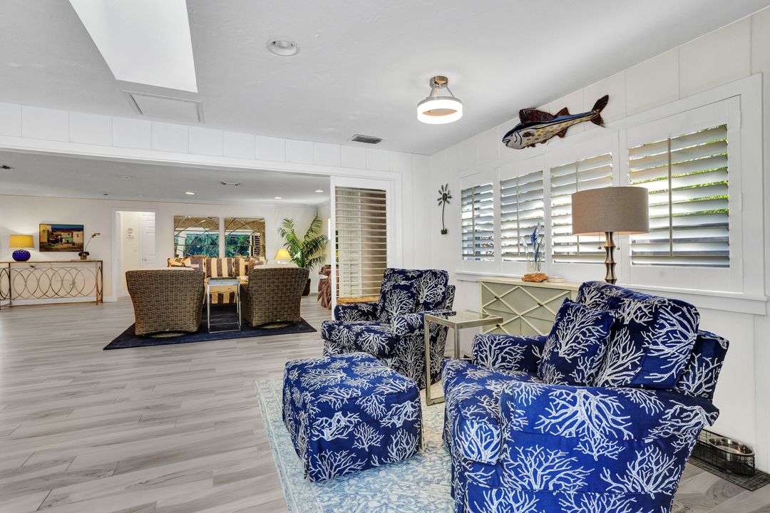 735 Old Trail Dr, Naples, FL 34103