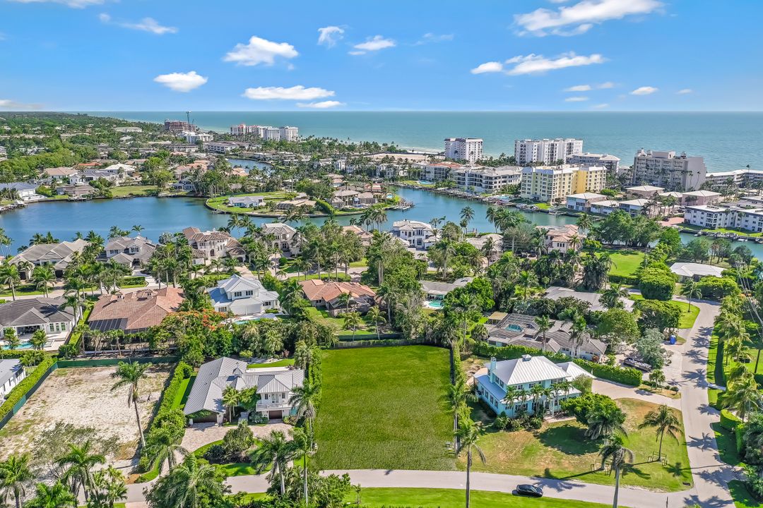 350 Rudder Rd, Naples, FL 34102