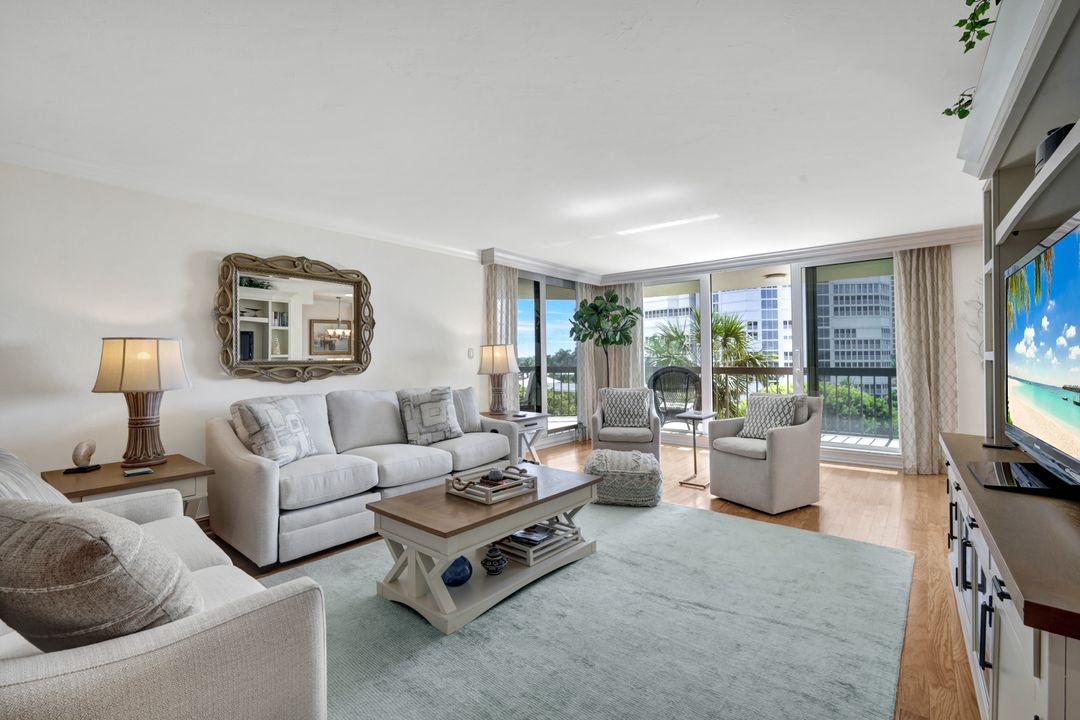 4551 Gulf Shore Blvd N #505, Naples, FL 34103