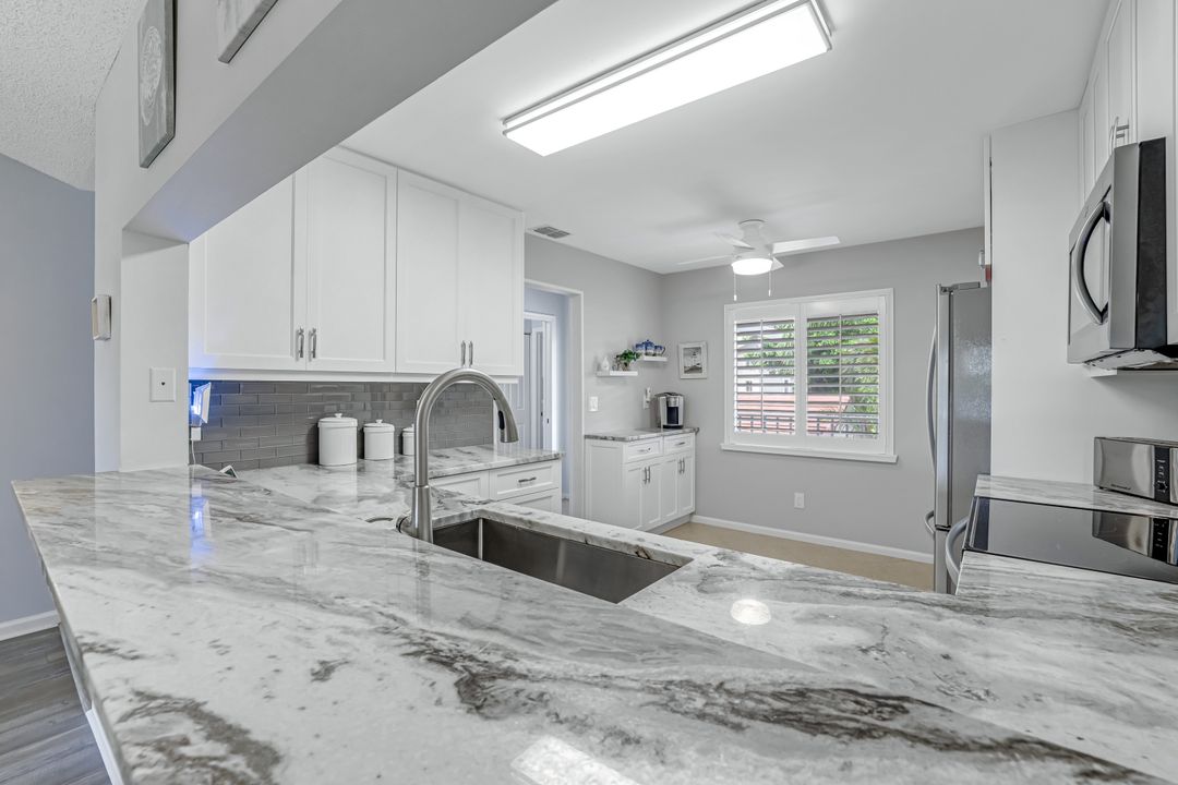 6860 Dennis Cir #K-204, Naples, FL 34104