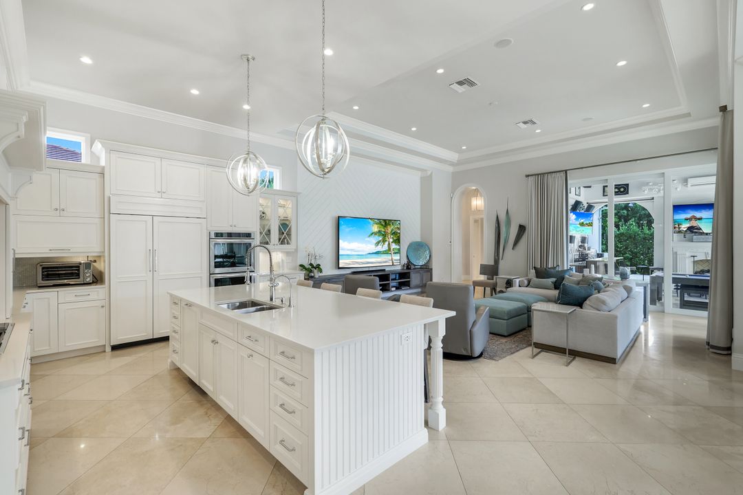 2885 Escada Ct, Naples, FL 34109