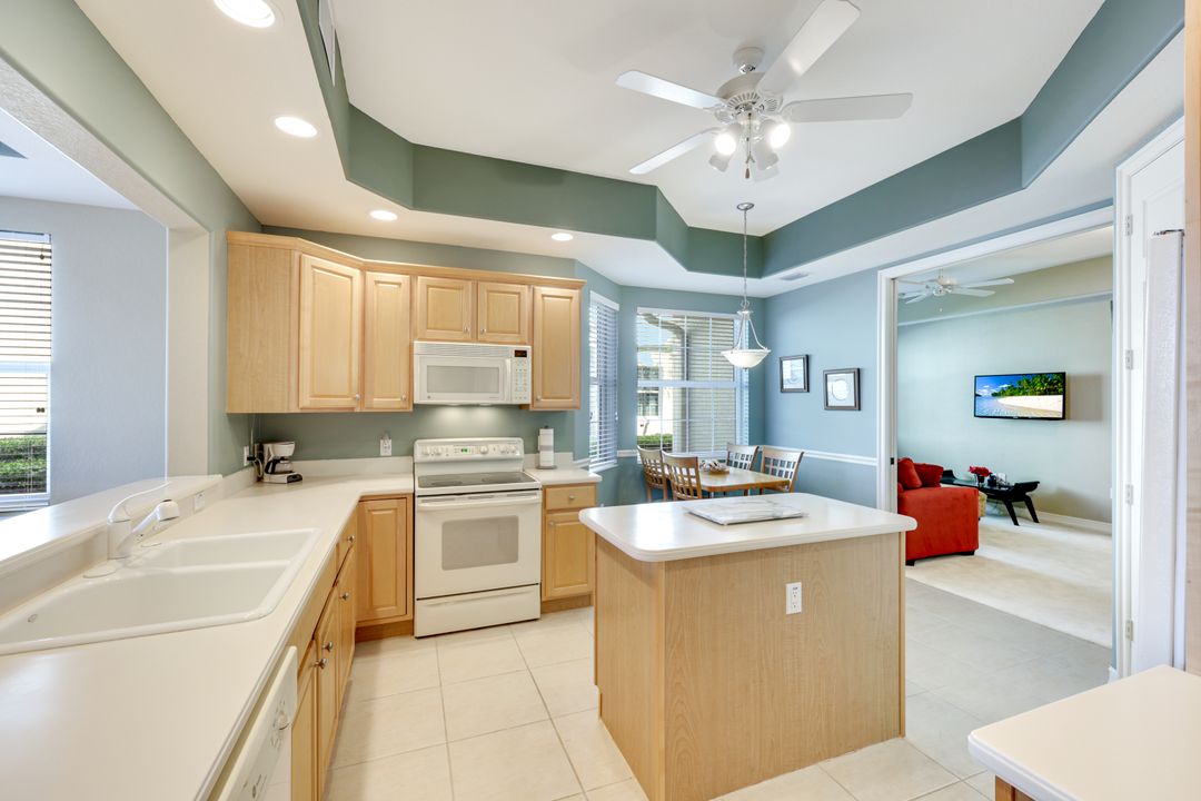 6009 Trophy Dr #802, Naples, FL 34110