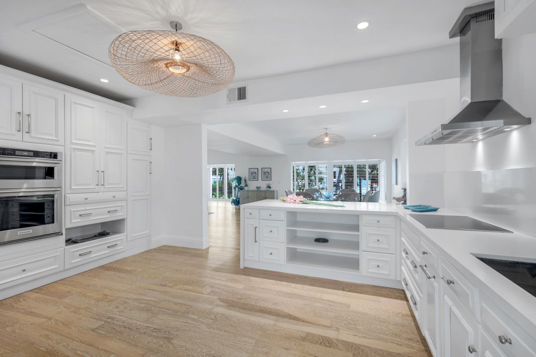 513 Lighthouse Way, Sanibel, FL 33957