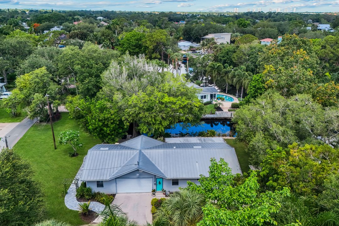 27292 East Dr, Bonita Springs, FL 34135