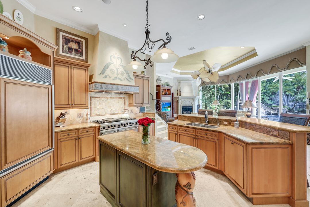 2350 Cheshire Ln, Naples, FL 34109