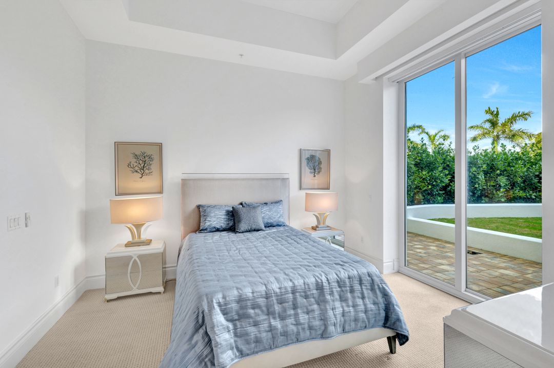 13675 Vanderbilt Dr #210, Naples, FL 34110