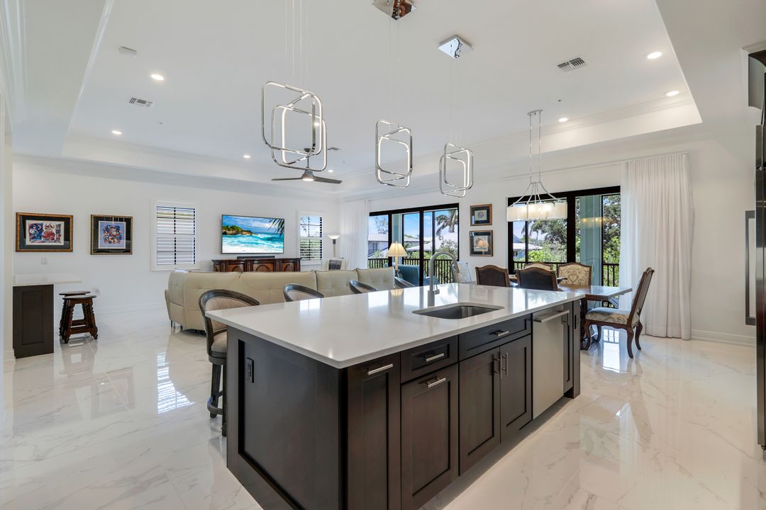 2488 Breakwater Wy #13-201, Naples, FL 34112