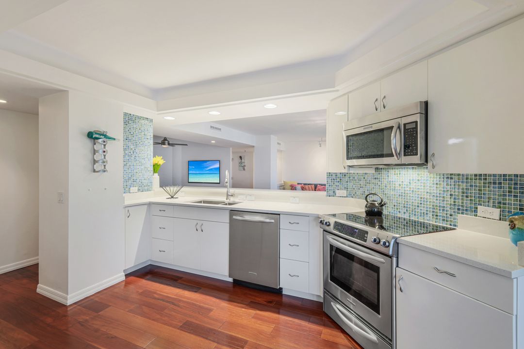 4041 Gulf Shore Blvd N #204, Naples, FL 34103