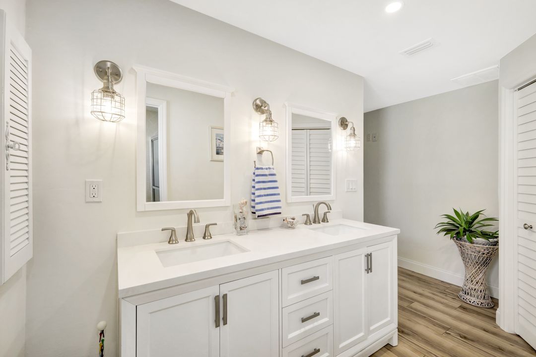 5301 SW 8th Pl, Cape Coral, FL 33914