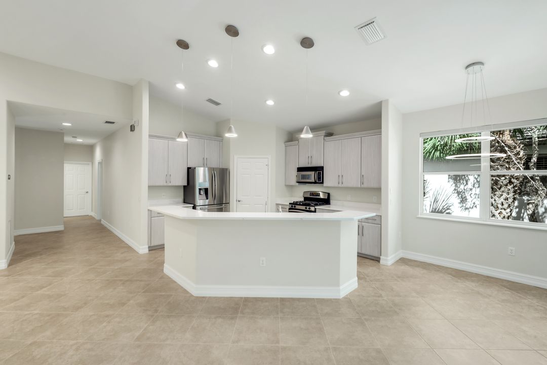 2040 Tarpon Bay Dr N #201, Naples, FL 34119