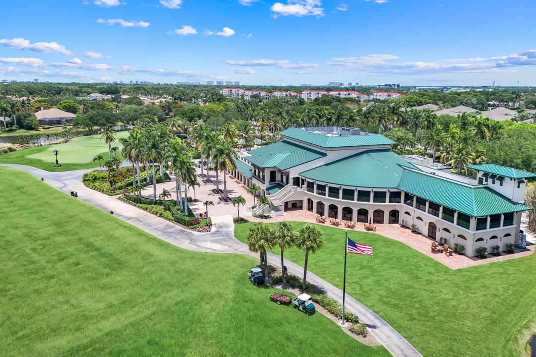 1895 Les Chateaux Blvd #302, Naples, FL 34109