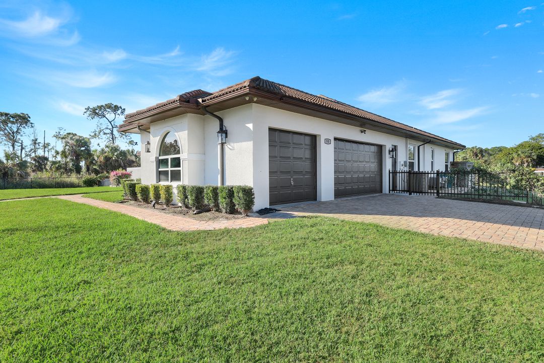 90 22nd Ave NW, Naples, FL 34120