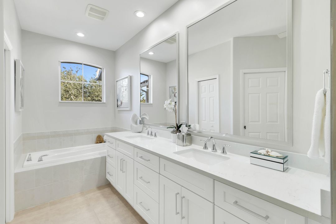 8490 Danbury Blvd #205, Naples, FL 34120