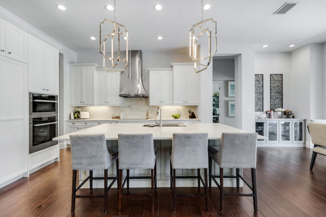 5861 Napa Woods Way, Naples, FL 34116