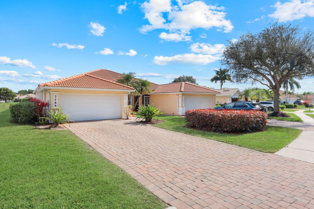7755 Berkshire Pines Dr, Naples, FL 34104